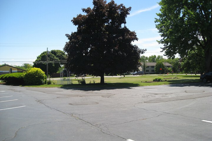 Property Grounds 34 of 38