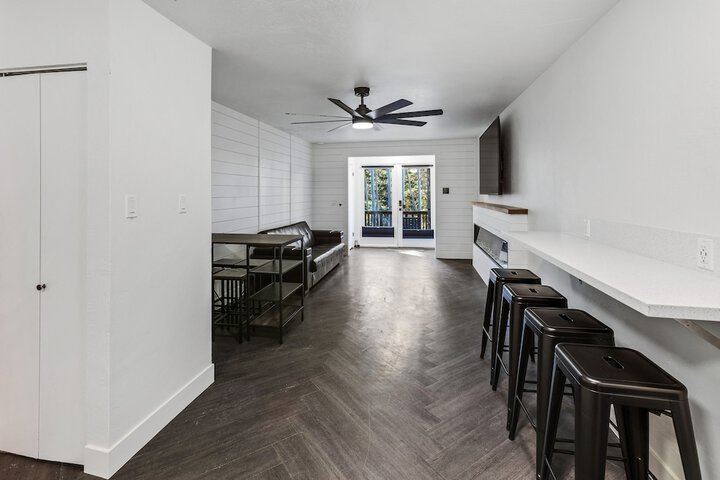 Beautiful Ski-in / ski-out Condo Located on the Eagle Point Resort! 1 Bedroom Condo by RedAwning