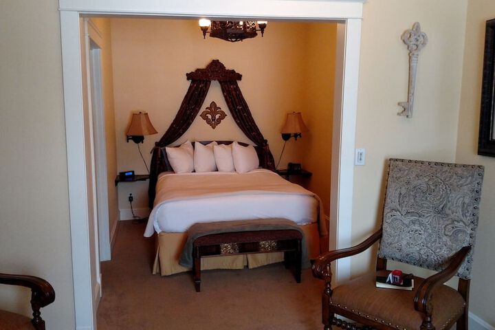 Ye Old English Inn