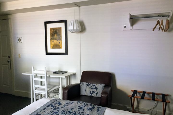 Room 100 of 163