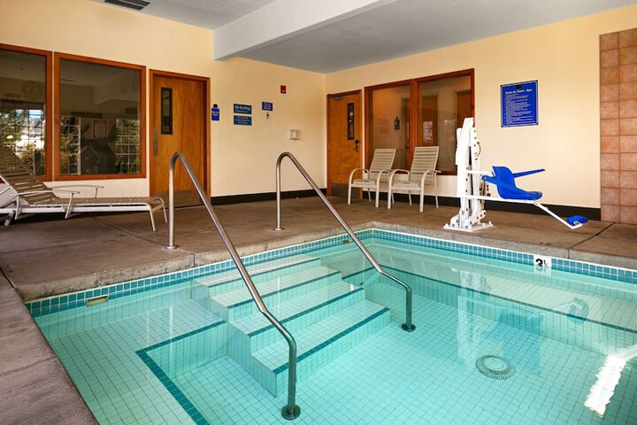 Best Western Dallas Inn & Suites