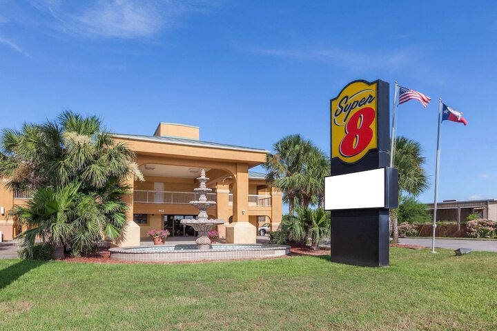 Super 8 by Wyndham Corpus Christi