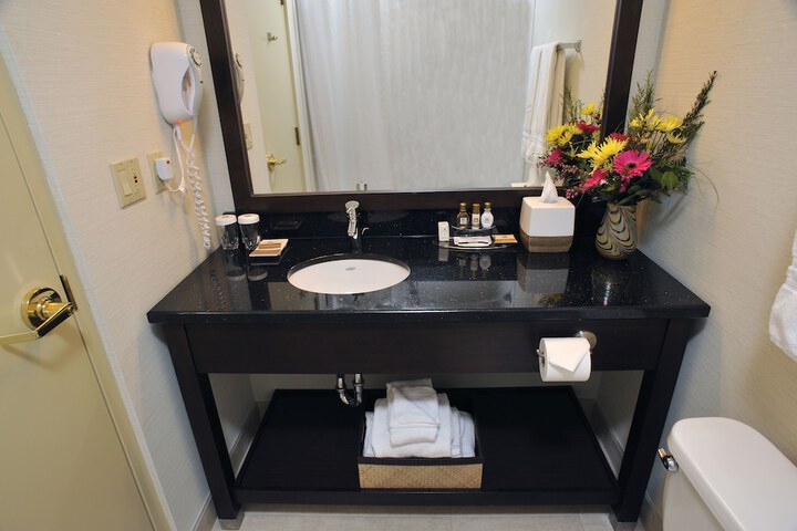 Best Western Premier Denham Inn & Suites