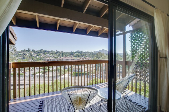 La Mesa Townhome: 15 Mi to San Diego!
