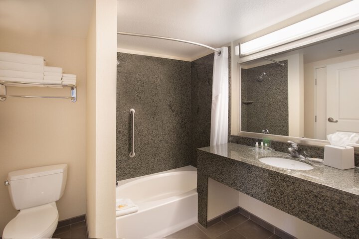Room 40 of 61