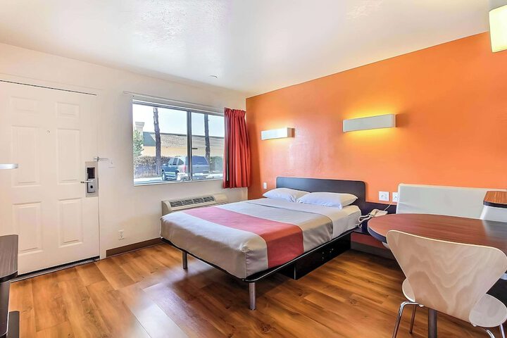 Room 33 of 37
