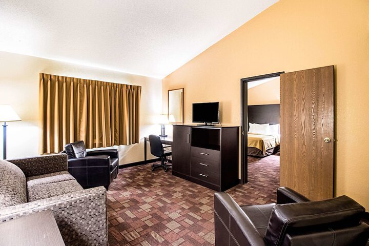 Econo Lodge Watertown