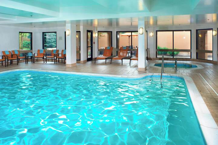 Courtyard by Marriott Cleveland Airport North