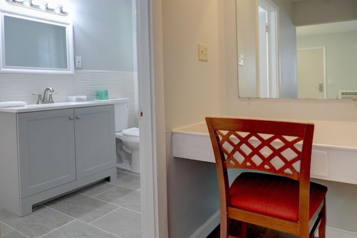 Room 34 of 62