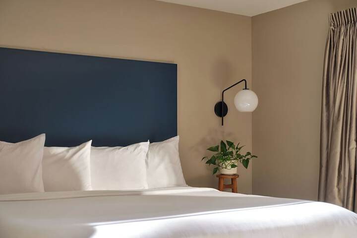 Room 53 of 108