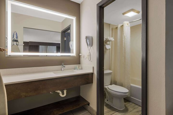 Quality Inn Asheville Airport