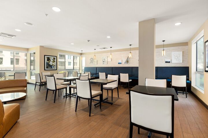 Hampton Inn & Suites Los Angeles - Glendale