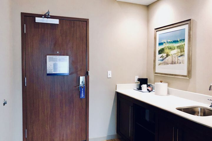 Room 14 of 28
