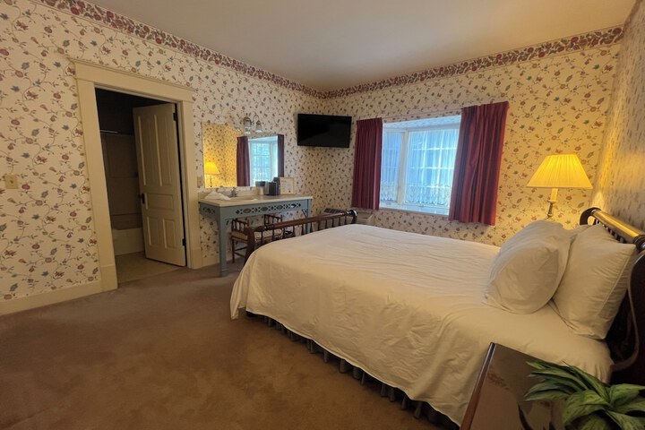 Strawtown Inn & Events