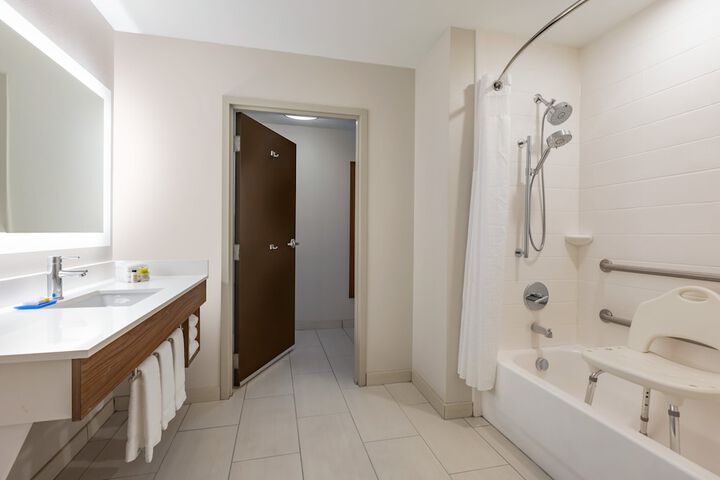 Holiday Inn Express Hotel and Suites of Opelika / Auburn by IHG