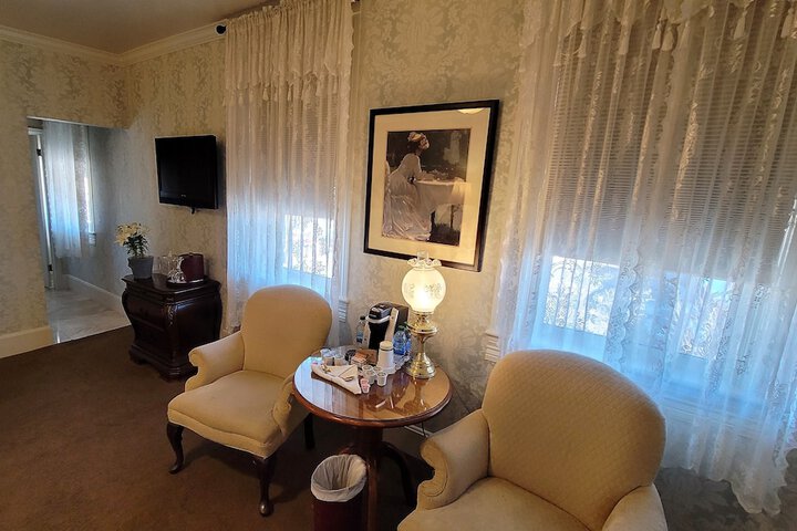 Room 16 of 104