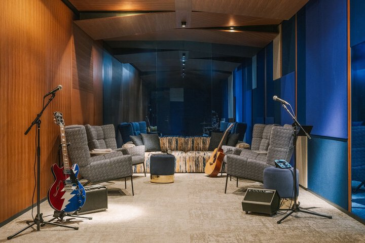 Lounge 89 of 104