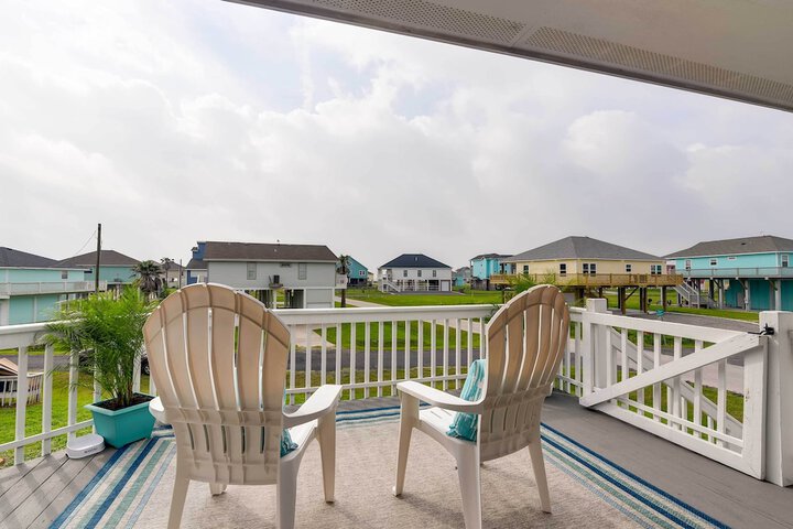 Walk to Shore: Home w / Deck in Crystal Beach!