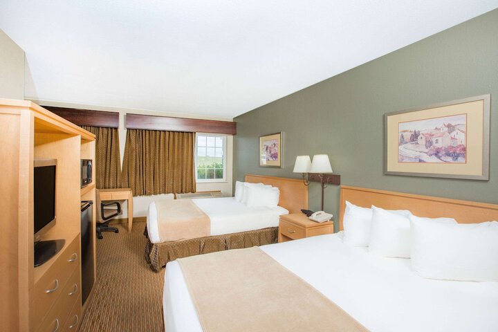 Ramada by Wyndham Spirit Lake / Okoboji