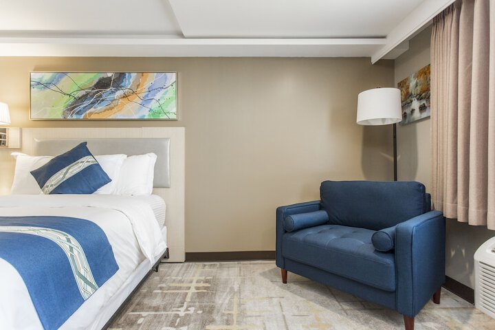 Room 10 of 14