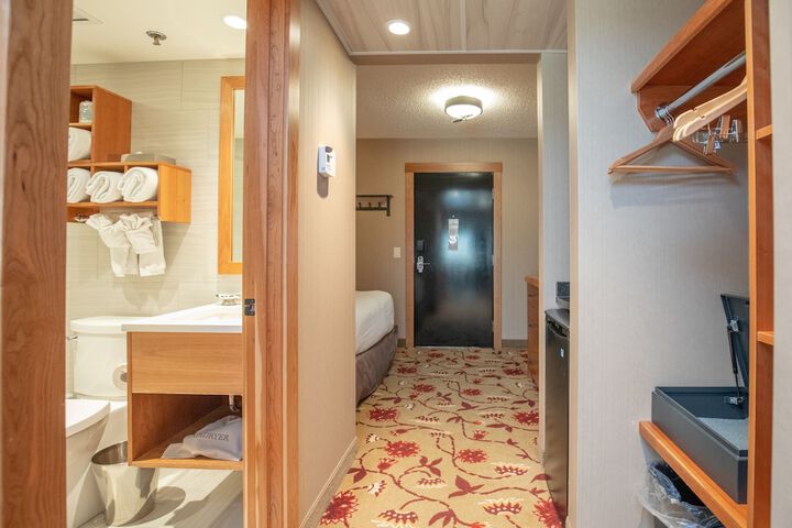 Room 28 of 72