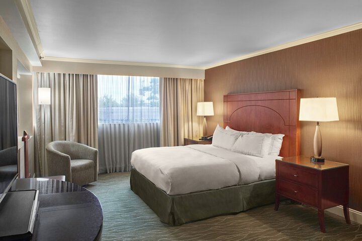 DoubleTree by Hilton Akron Fairlawn