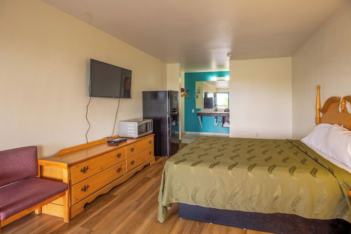 Economy Inn & Suites
