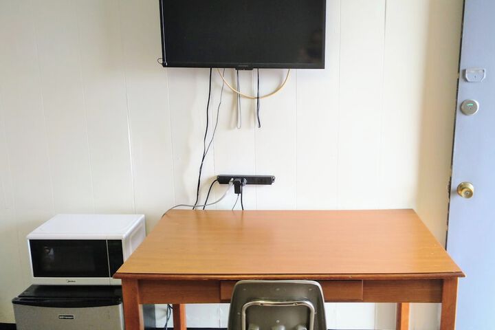 Room 7 of 33