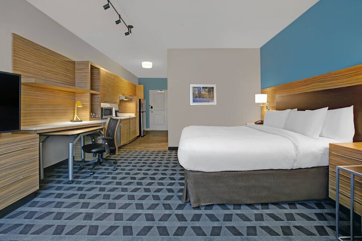Room 30 of 46