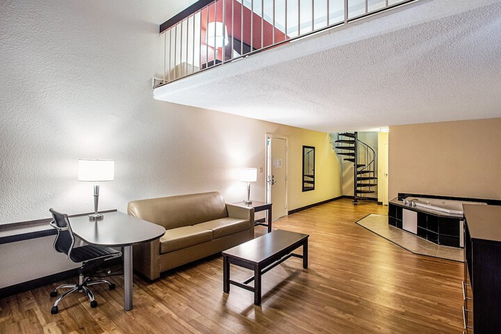Red Roof Inn PLUS+ Wichita East