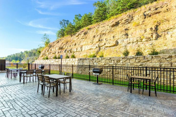 MainStay Suites Winfield - Teays Valley