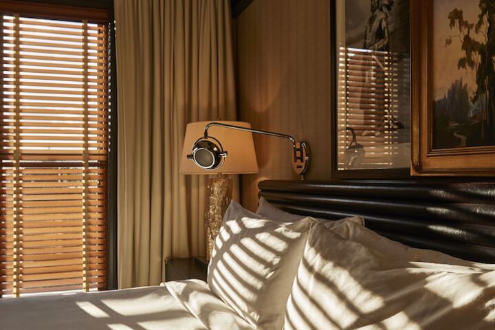 Room 42 of 76