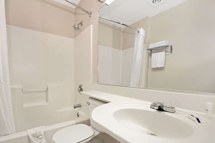 Room 8 of 25