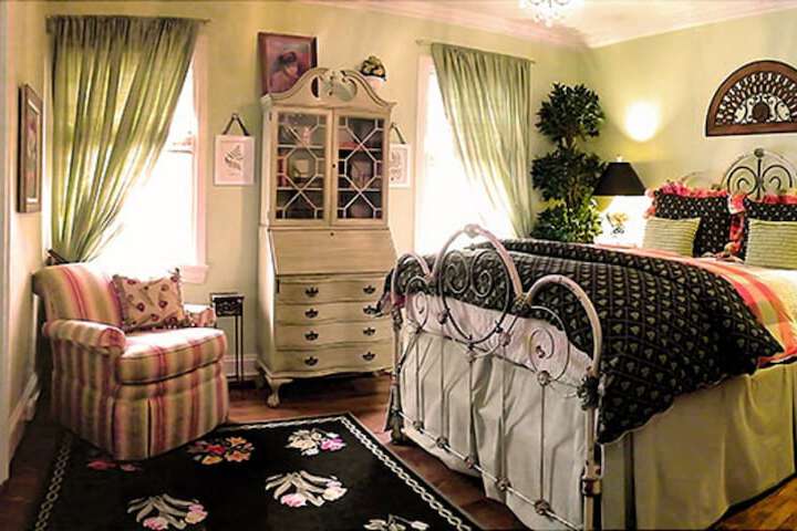 10 Fitch Luxurious Romantic Inn
