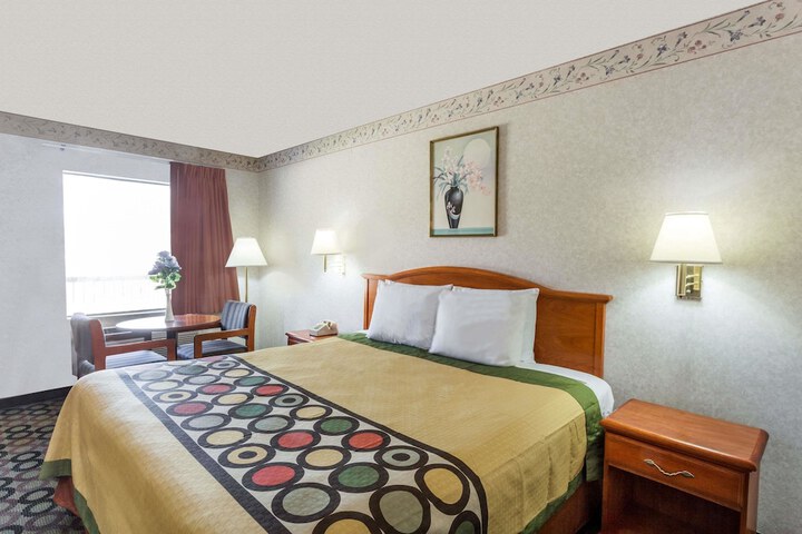 Room 6 of 23