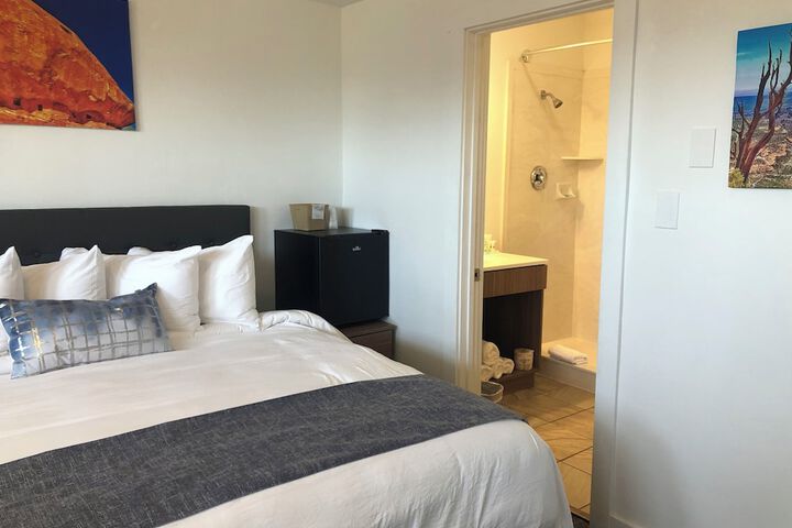 Blue Sage Inn & Suites