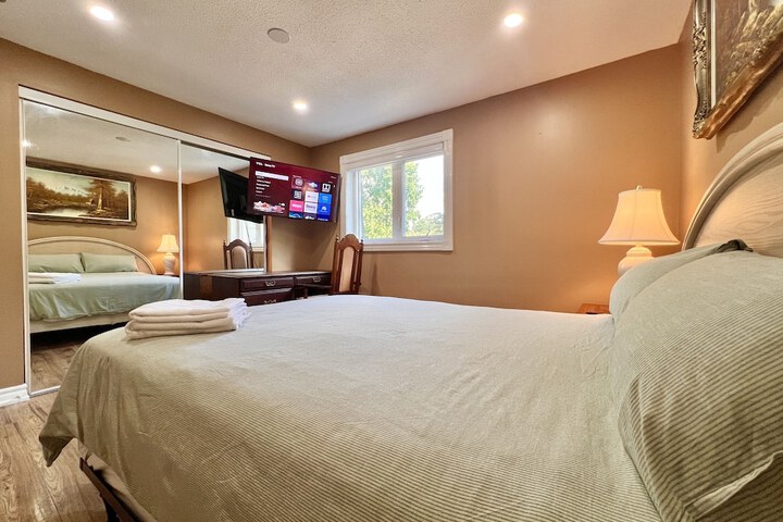 Cozy Home Near Transit & Hillcrest Mall with Free Parking
