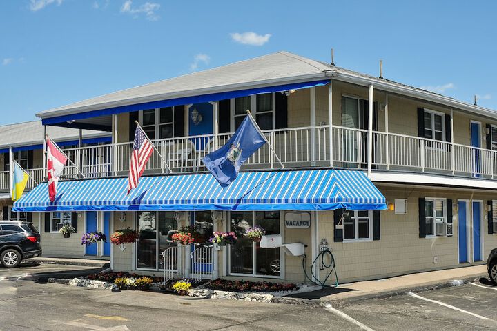 Friendship Oceanfront Suites
