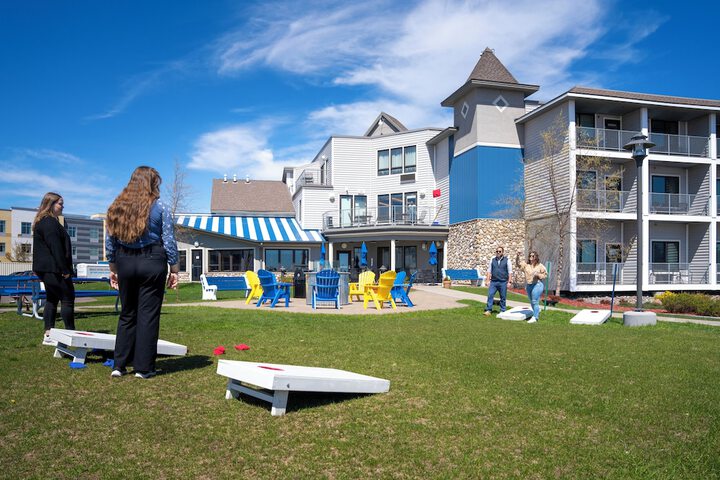 Park Point Marina Inn