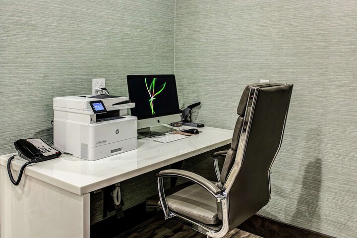 Business Center 43 of 45