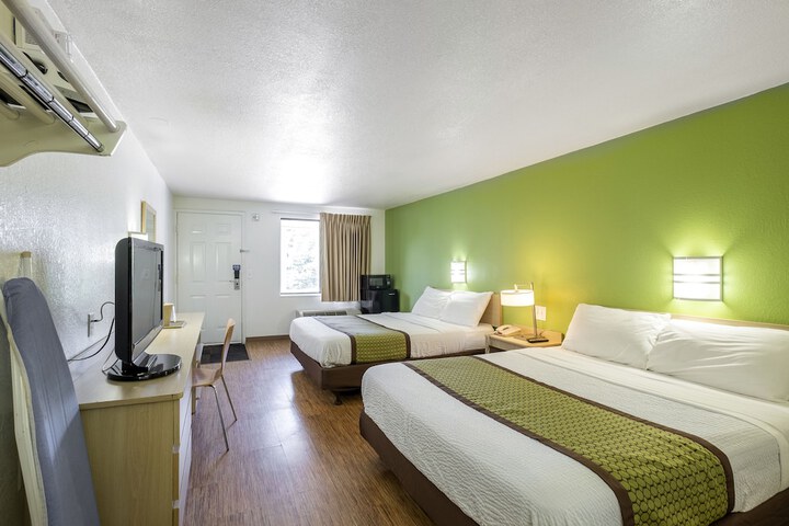 Room 14 of 30