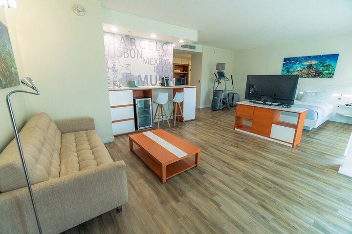 Room 10 of 43