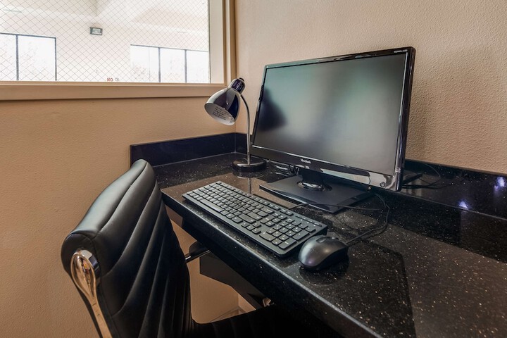 Business Center 22 of 22