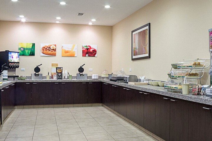 Quality Inn & Suites Minot North