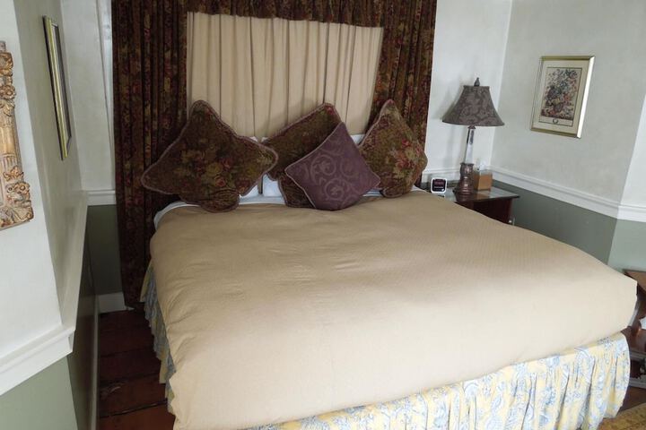 Room 4 of 36