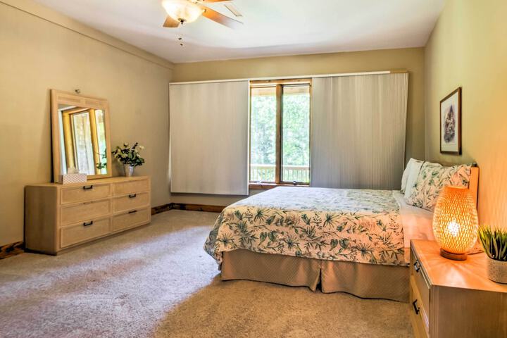 Tryon House w / Hot Tub - Near Equestrian Centers!