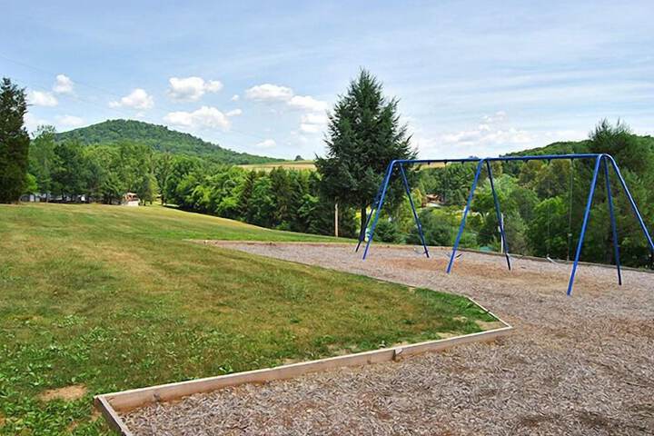 Robin Hill RV Resort & Campground - Caravan Park