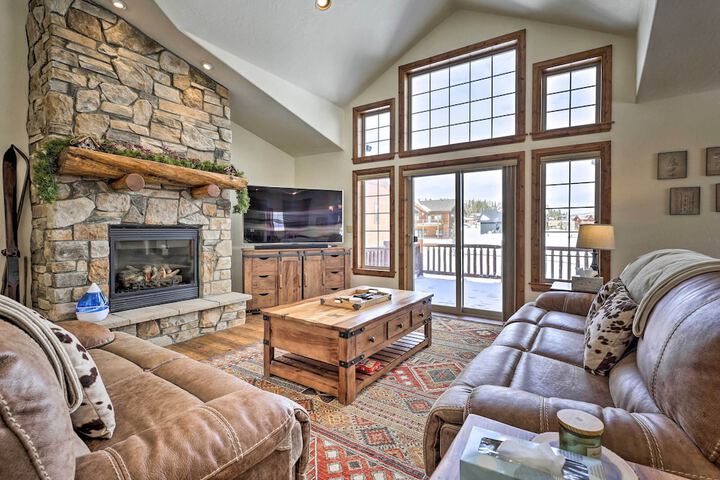 Luxe Rocky Mtn Retreat w / Hot Tub - by Winter Park