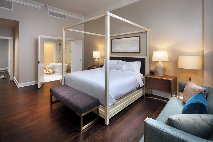 Room 38 of 104