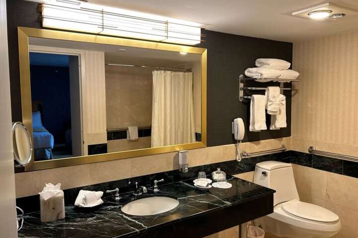 Room 10 of 34